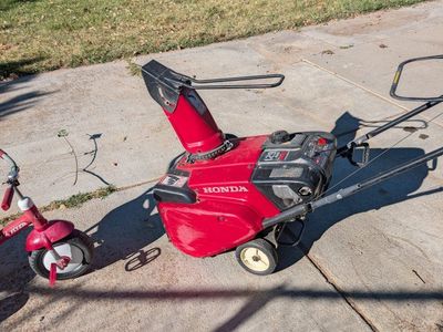 Honda HS621 Snow Blower - Powerful Single-Stage Gas Snow Removal