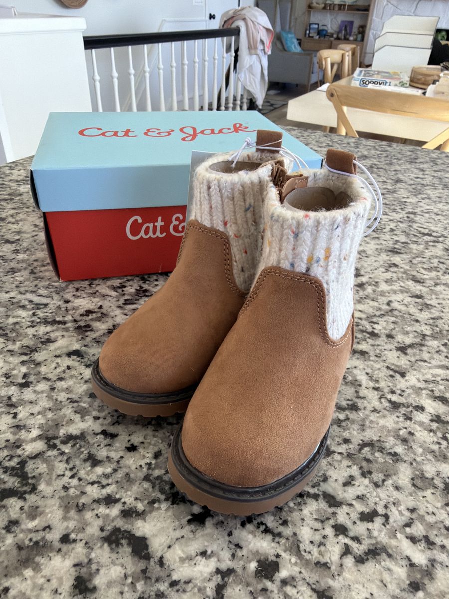 Toddler Boots Size 5 Cat and Jack