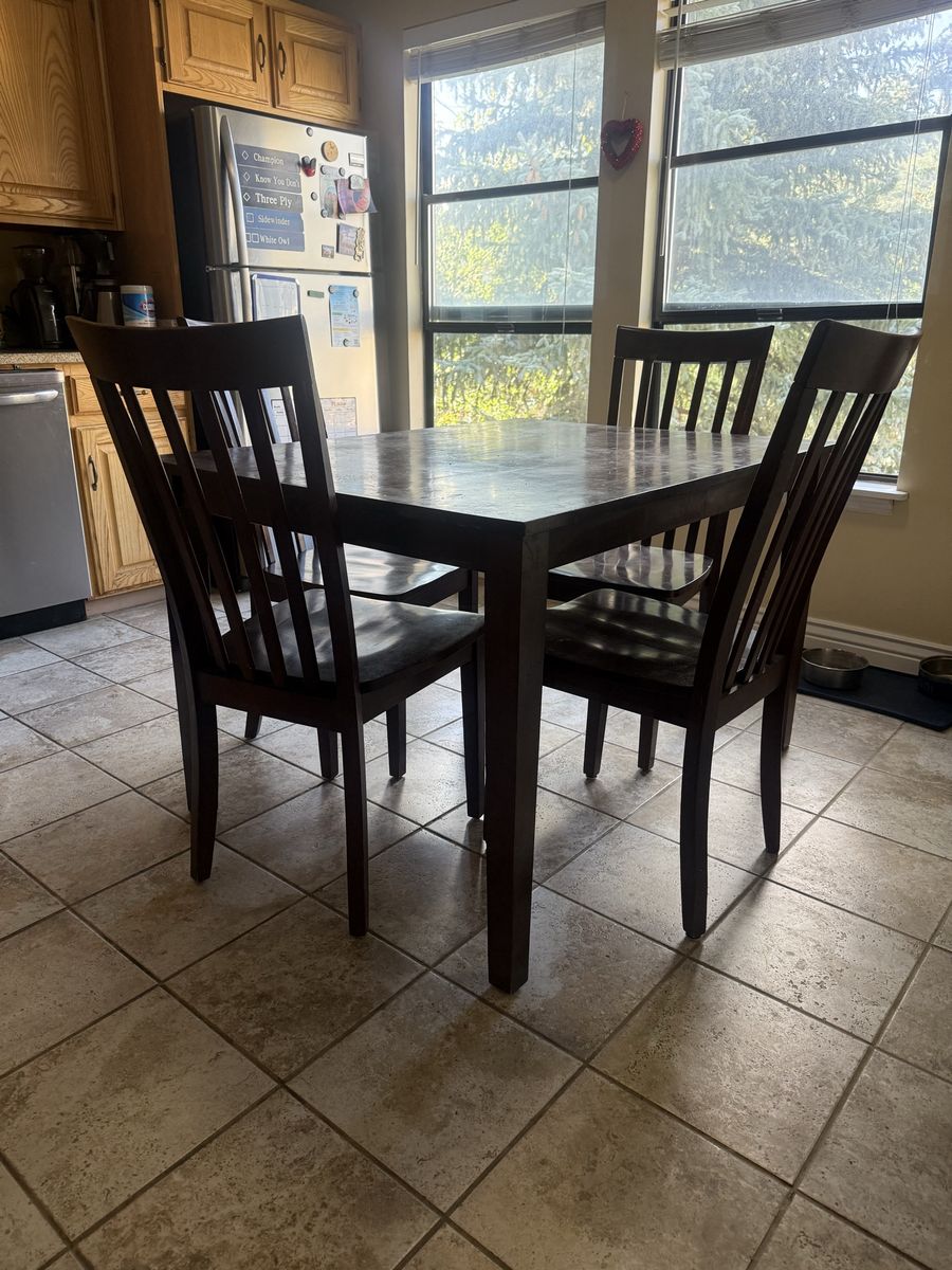 Dining Table Set with 4 Matching Chairs