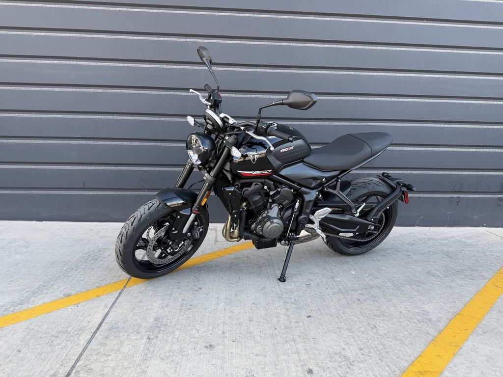 2025 Triumph Trident 660 Jet Black