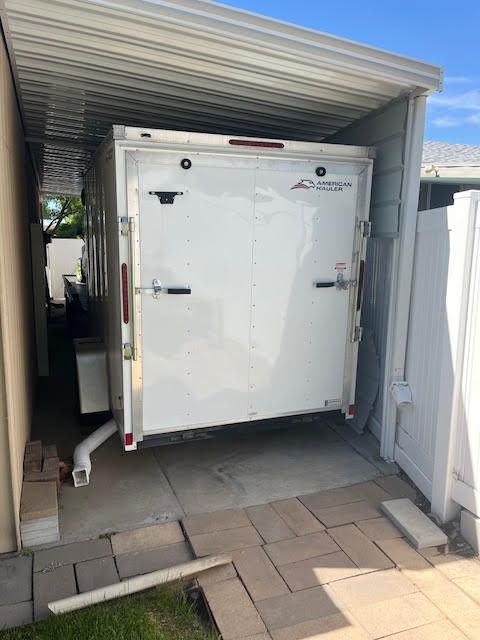 Enclosed trailer
