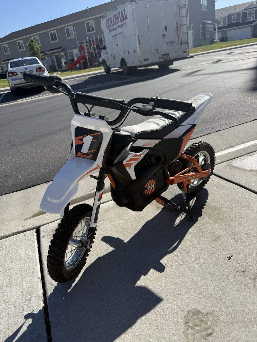 Kids Electric Dirt Bike – Runs Great!