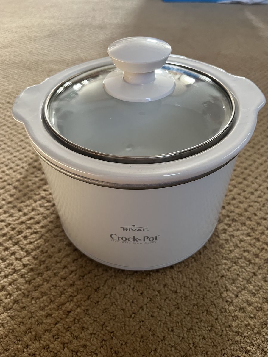 Small Rival Crock Pot- Like New! - 1 1/2 Quarts-Awesome for Hors d’oeuvre's