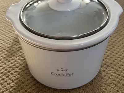 Small Rival Crock Pot- Like New! - 1 1/2 Quarts-Awesome for Hors d’oeuvre's