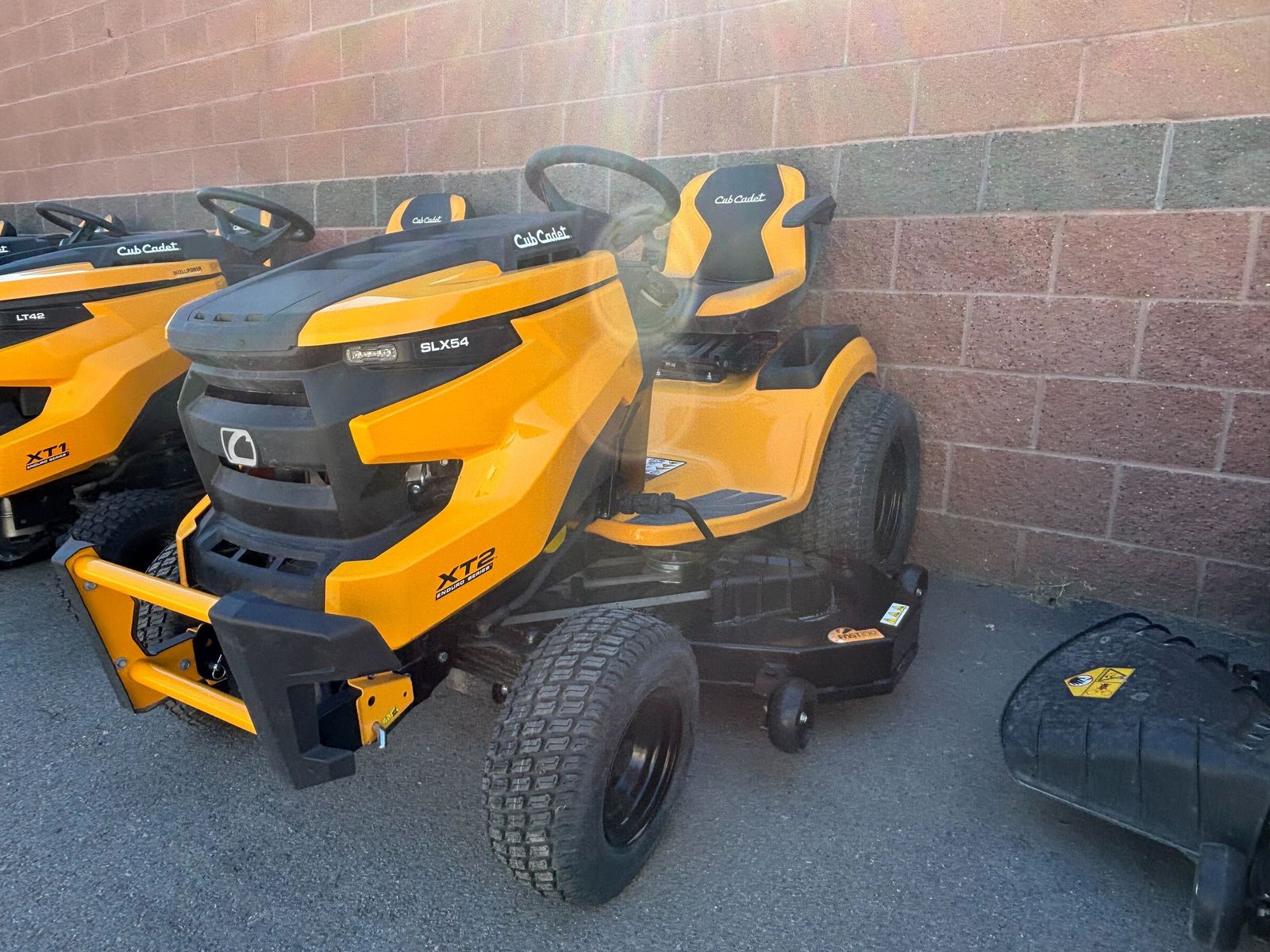 XT2 SLX54 CUB CADET LAWN MOWER