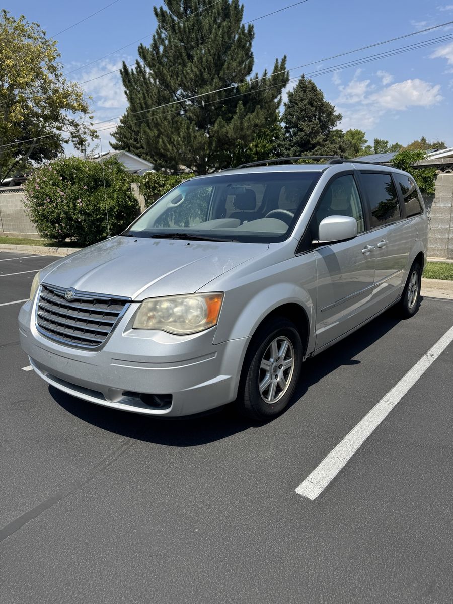 2010 Chrysler Town and Country 