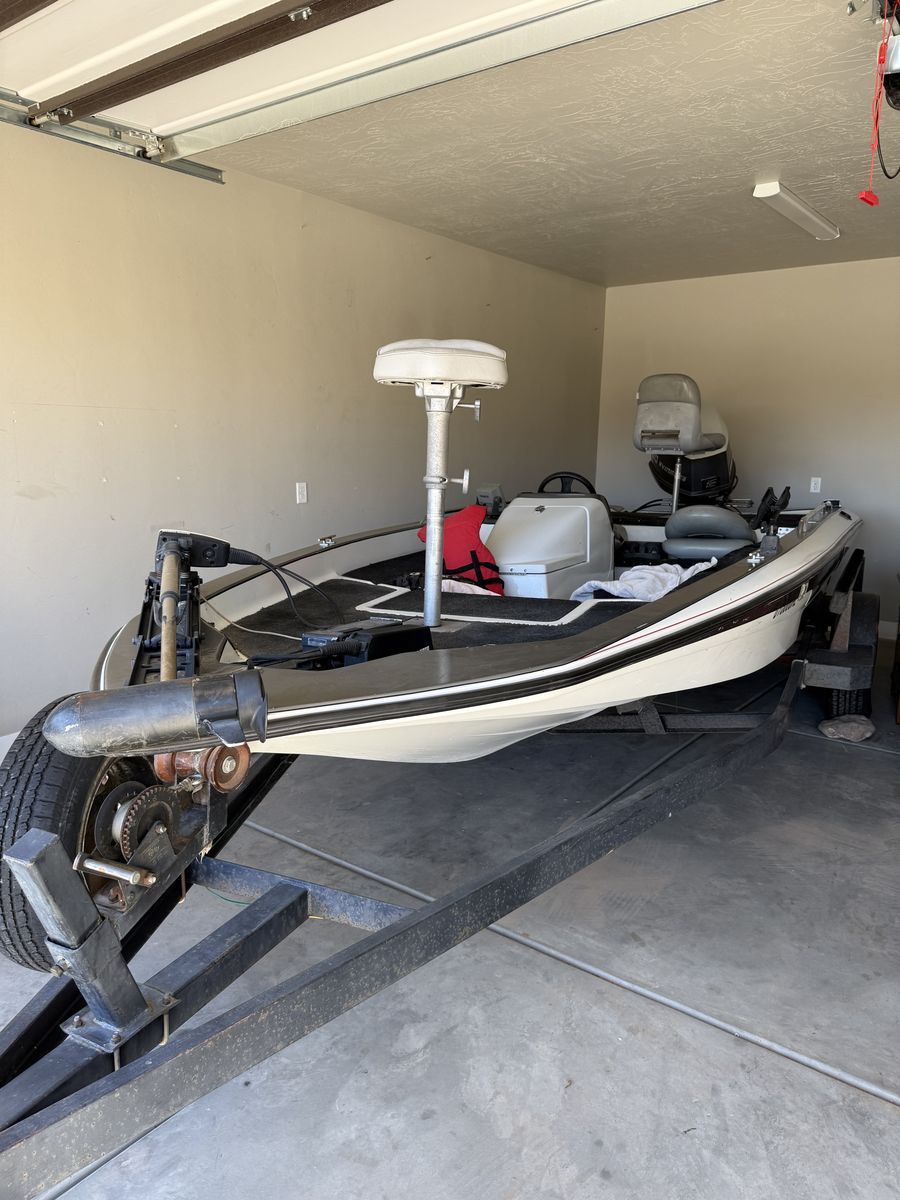 Speed Boat w/Trolling Motor