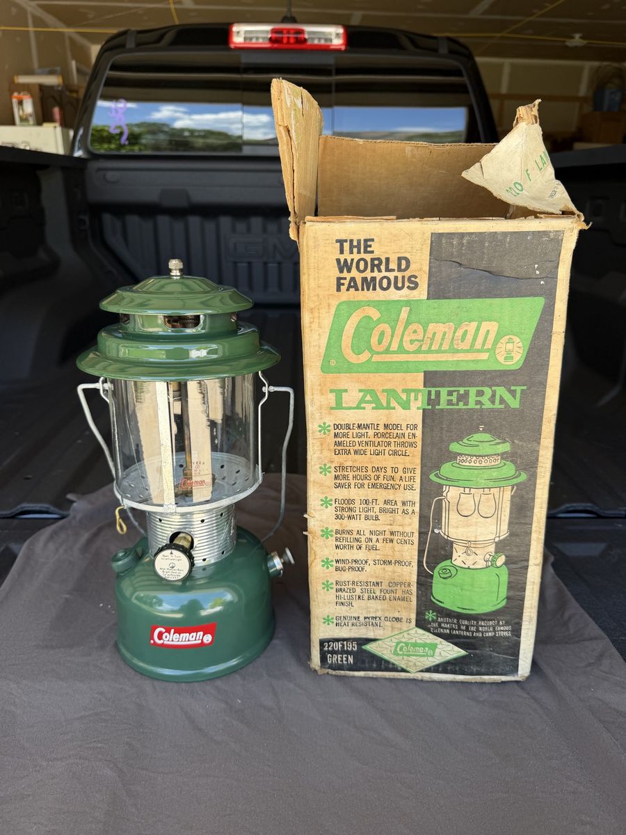 Vintage Coleman 220F195 Green Double Mantle Lantern with Original Box