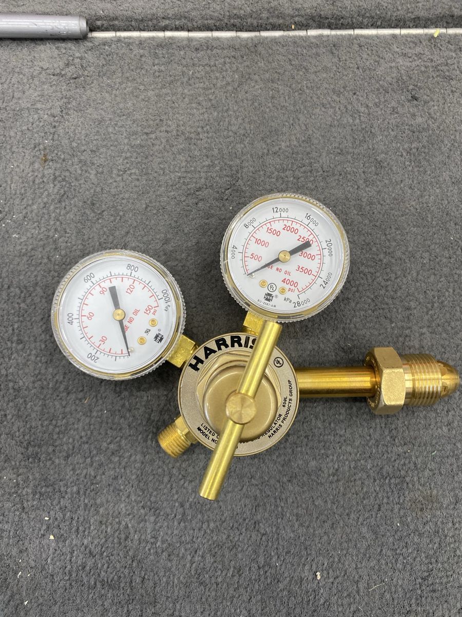 Brand new Harris Regulator (Ar/He/N2) 301-100-580
