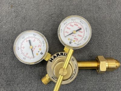 Brand new Harris Regulator (Ar/He/N2) 301-100-580
