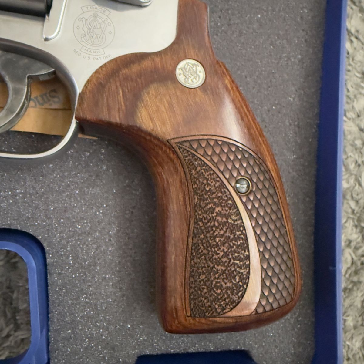 Smith and Wesson Classic Grips for 686 plus deluxe