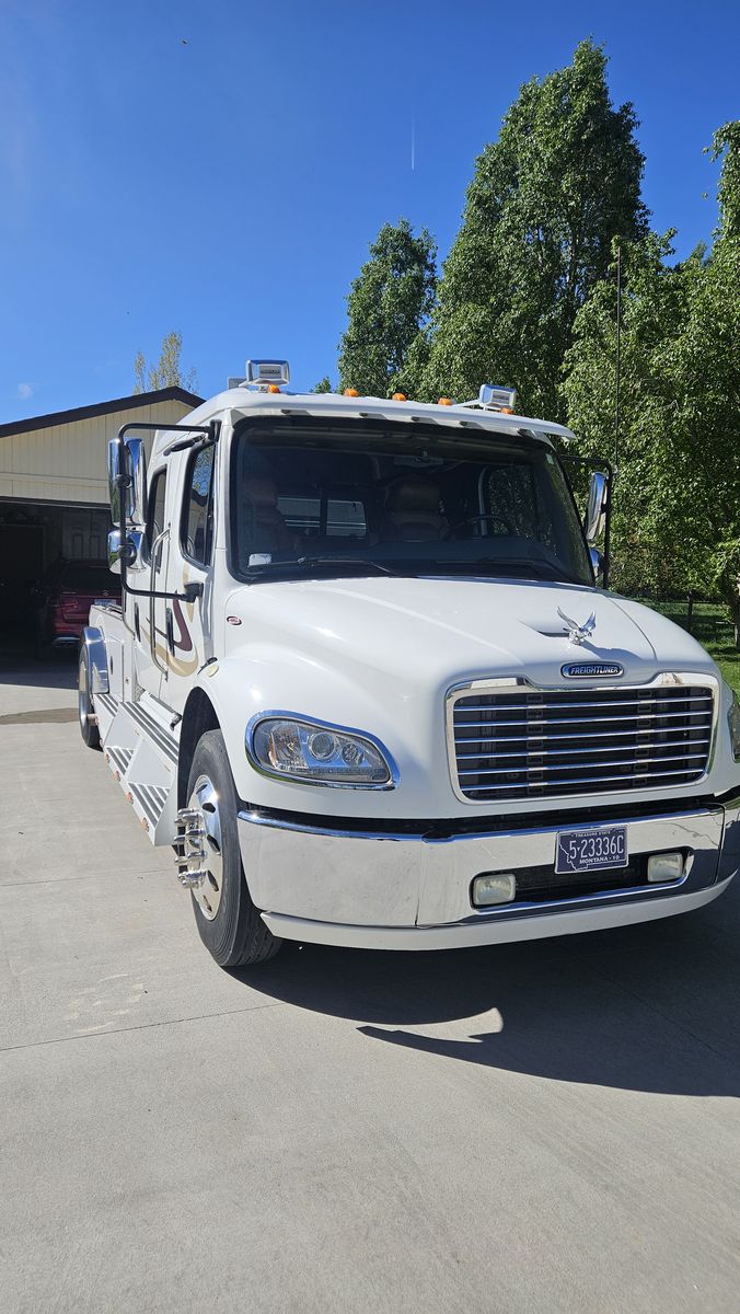 2005 Freightliner M2 106 