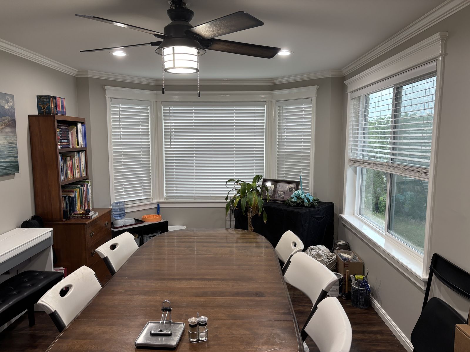 Lovely Hunter 52-Inch Ceiling Fan with Light Fixture