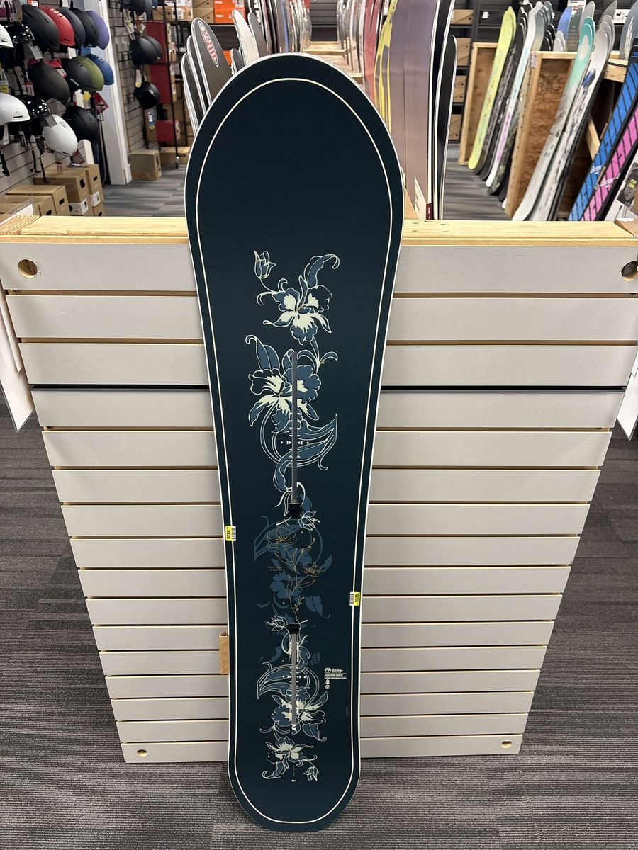 Burton Counterbalance: Deco 146cm Snowboard - Used (2026)