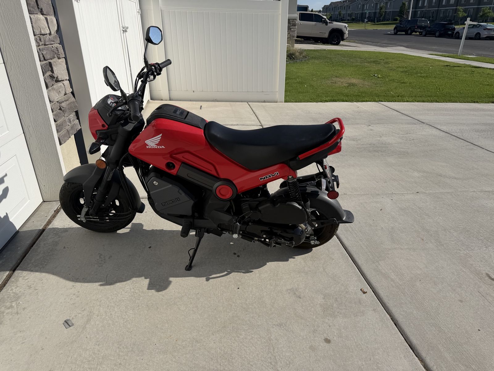 2022 Honda Navi Red Scooter Moped - Low Miles 1490 - Excellent Condition