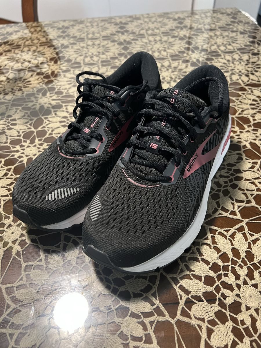 BROOKS tenis, Shoes For women’s size, Eleven