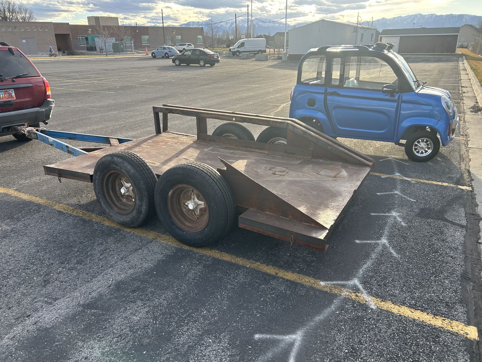 Dual axle flatbed trailer