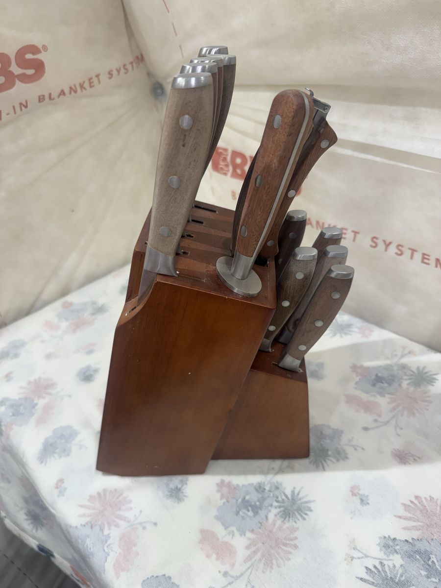 Vestaware Knife Block with Sharp Professional Knife