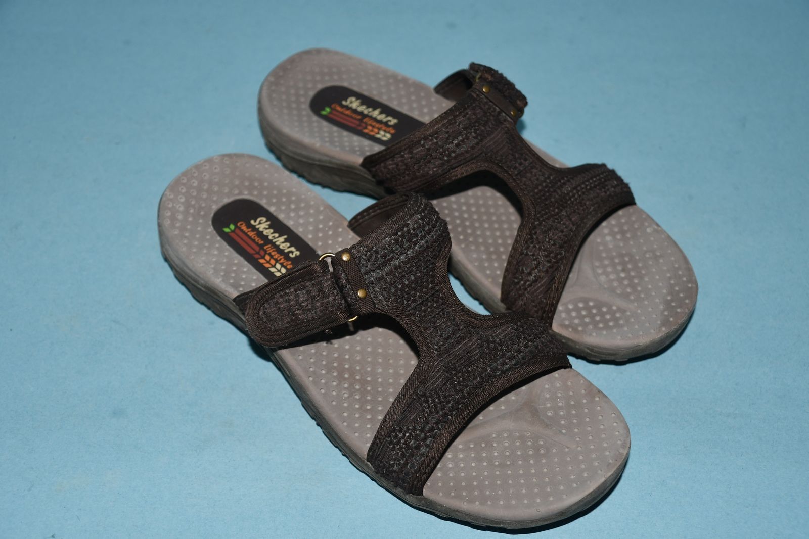 WOMEN'S SKECHERS SANDALS ~ SIZE 8 ~ BROWN ~ ADJUSTABLE STRAP ~ HEEL HEIGHT 1.25"