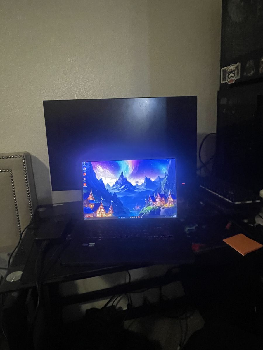 High End Gaming Laptop, runs Modern Games