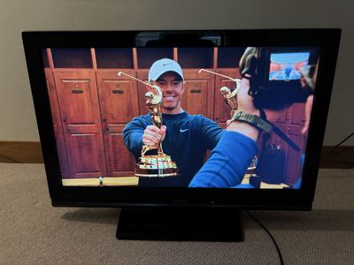 Toshiba TV, flat panel, 37 inch, widescreen Cinespeed LCD display
