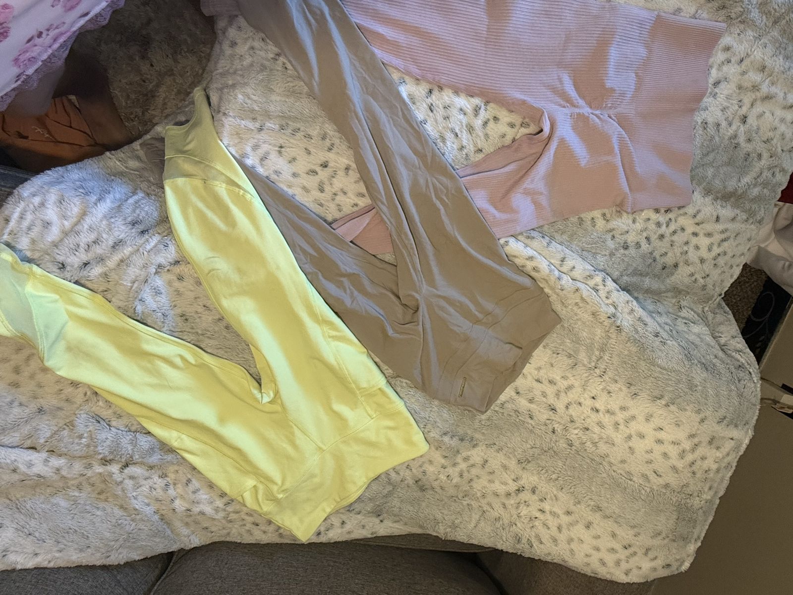 Leggings woman’s size small all $20