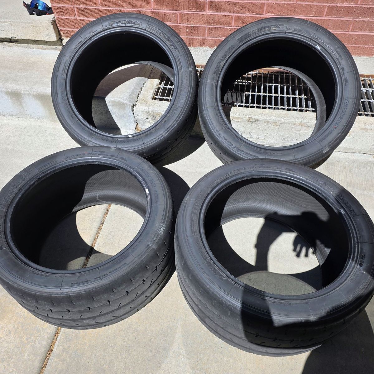 Yokohama Advan A052 295/35R18 Set