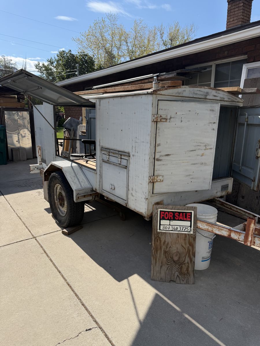Enclosed trailer