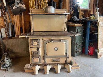 Antique Majestic Model BE-18-1 Wood Burning Stove