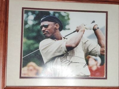 NBA Chicago Bulls Framed Auto Michael Jordan Golf Photograph Hand Signed.