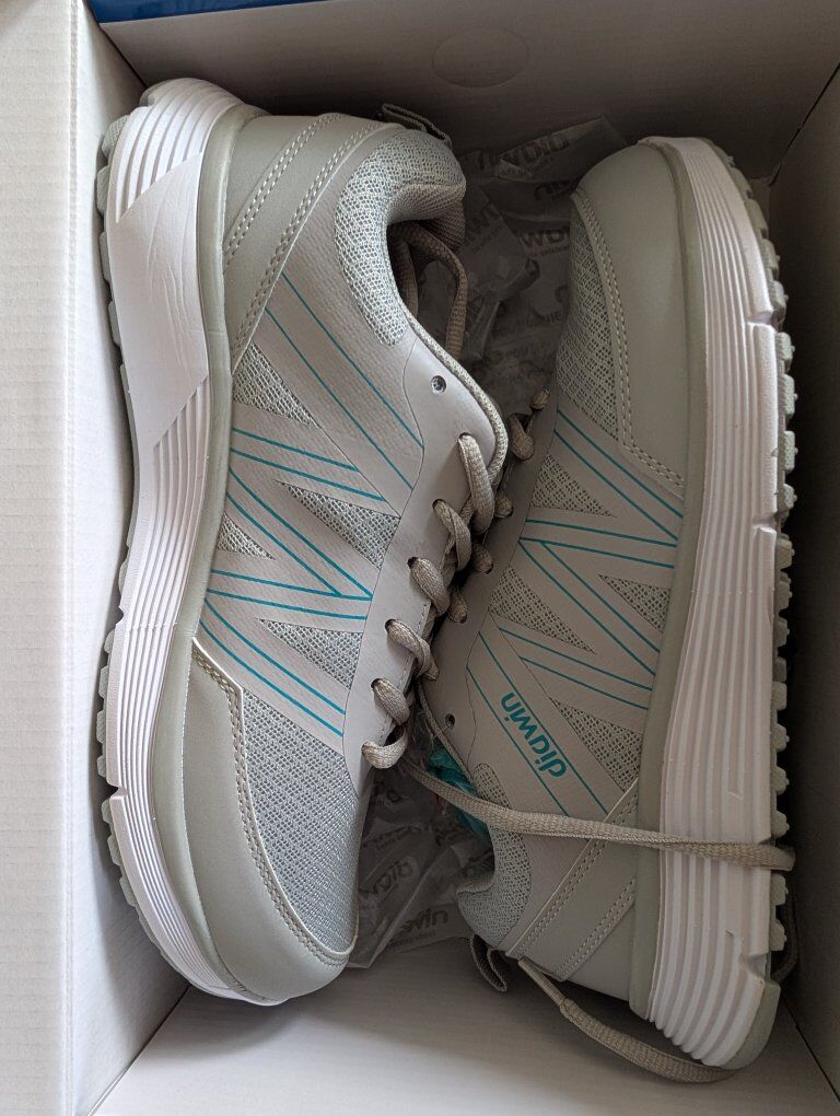 New in Box Women's 8.5 Wide Walking Shoes