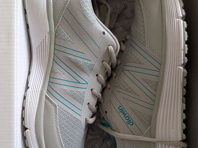 New in Box Women's 8.5 Wide Walking Shoes