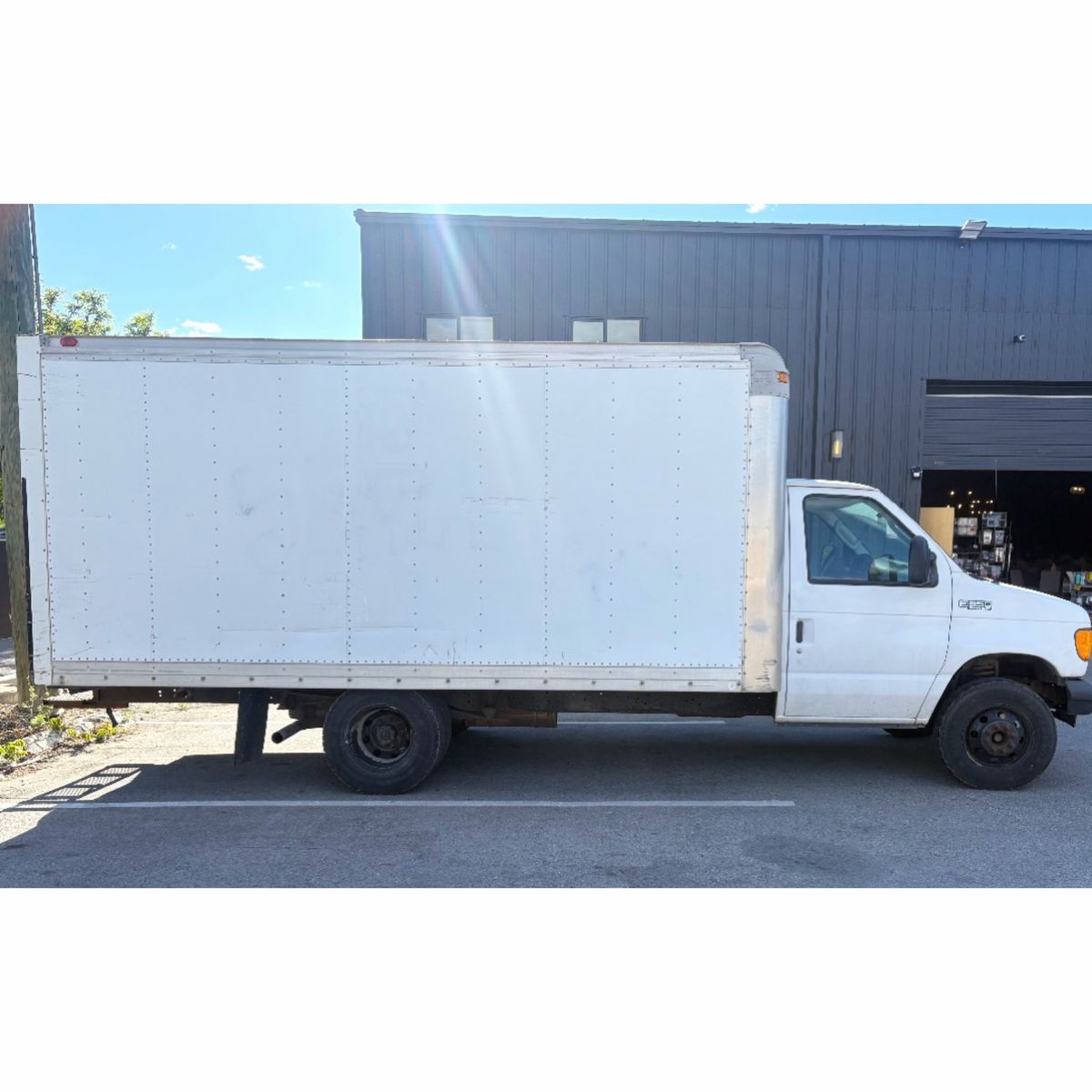 2004 FORD E