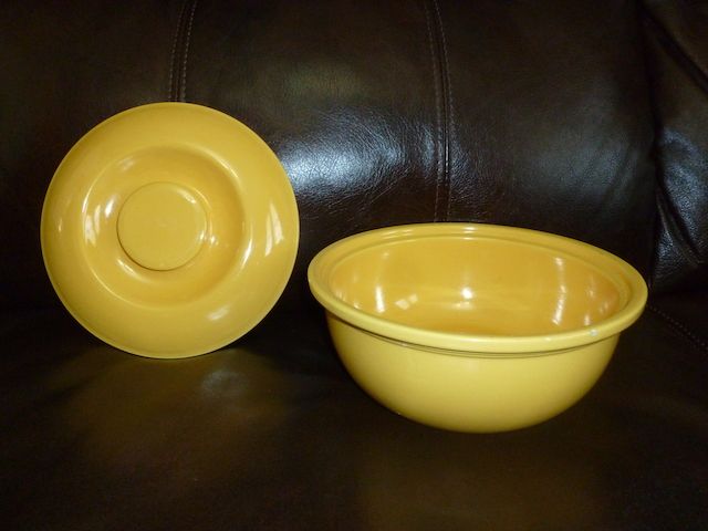 Yellow Vintage Fiestaware /Fiesta Ware Kitchen Kraft Casserole Bowl with a Lid