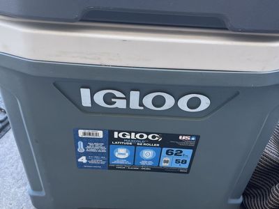 Igloo MaxCold Latitude 62 Qt Roller Cooler - Gray/White