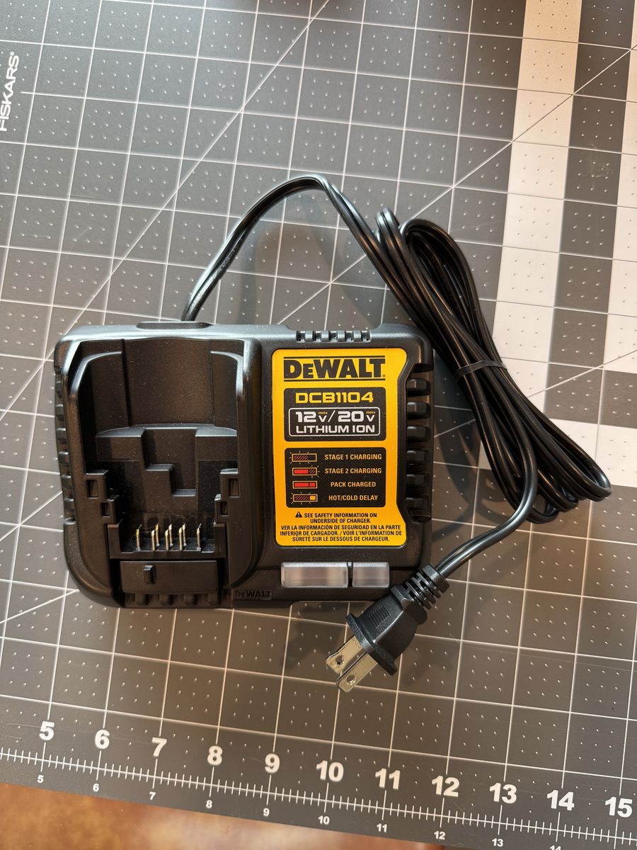 DEWALT 12V MAX/20V MAX Lithium Ion Battery Charger, 4 Amp (DCB1104)