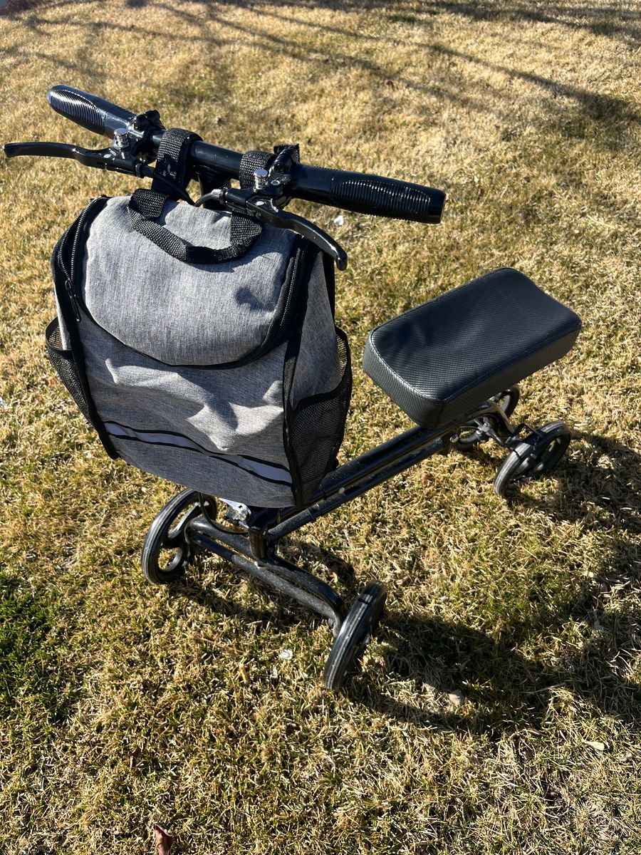 Black knee Scooter with bag and dual brakes