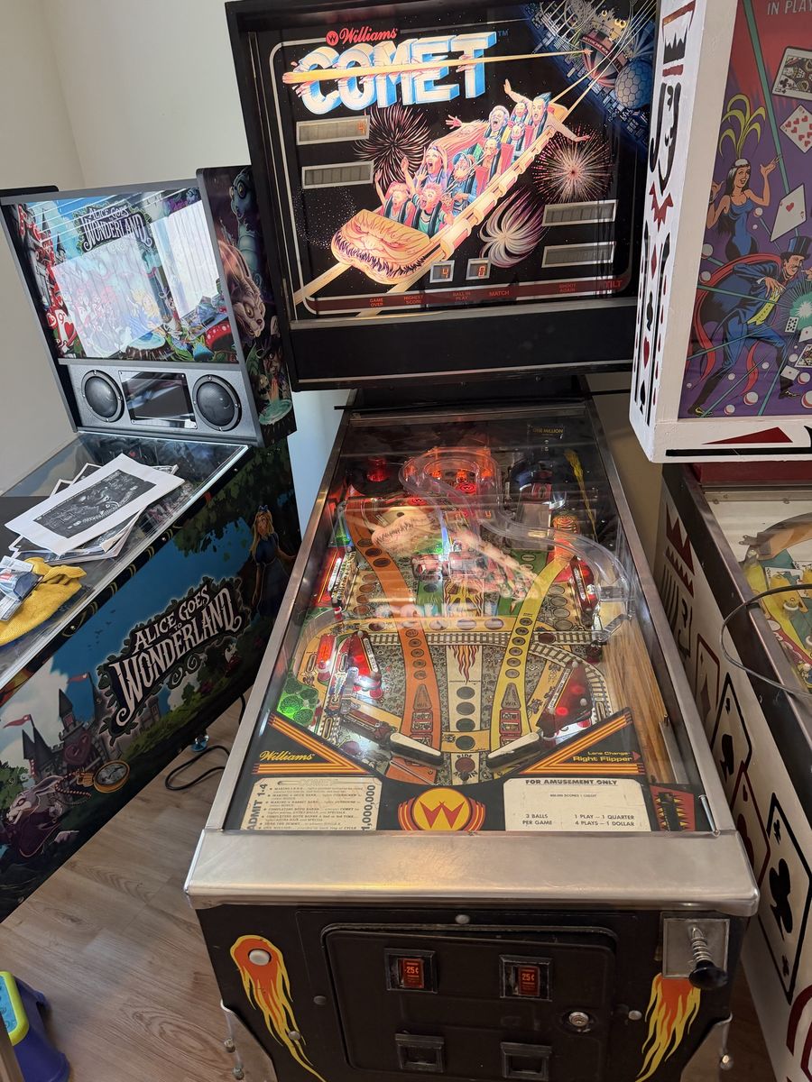 Williams Comet Pinball Machine - Classic Arcade Fun, Excellent Condition