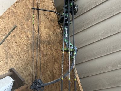Bear Archery Brave Compound Bow Set - RH, Green Camo, Youth Bow with 3 Arrows