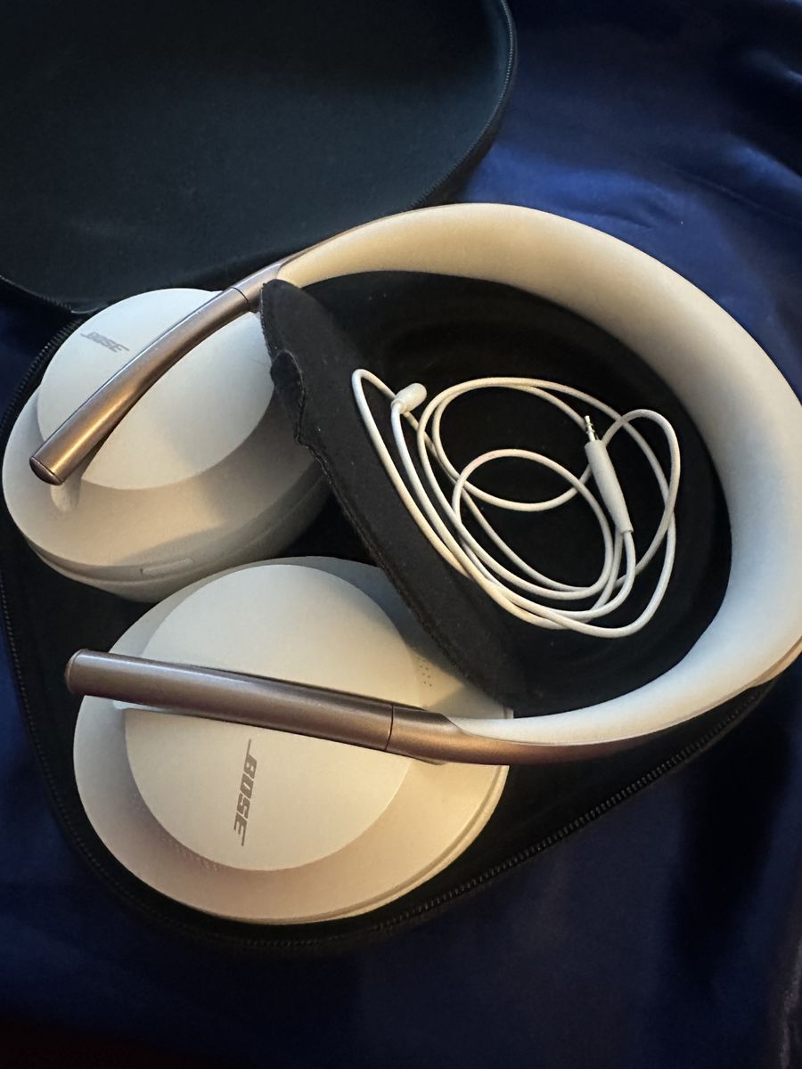Bose QC Over Ear Headphones Rose Gold and White with original audio cord and case