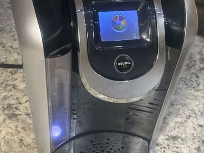 Keurig 2.0 K400 single‑serve coffee maker. EXCELLENT CONDITION!