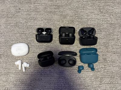 lot of wireless headphones