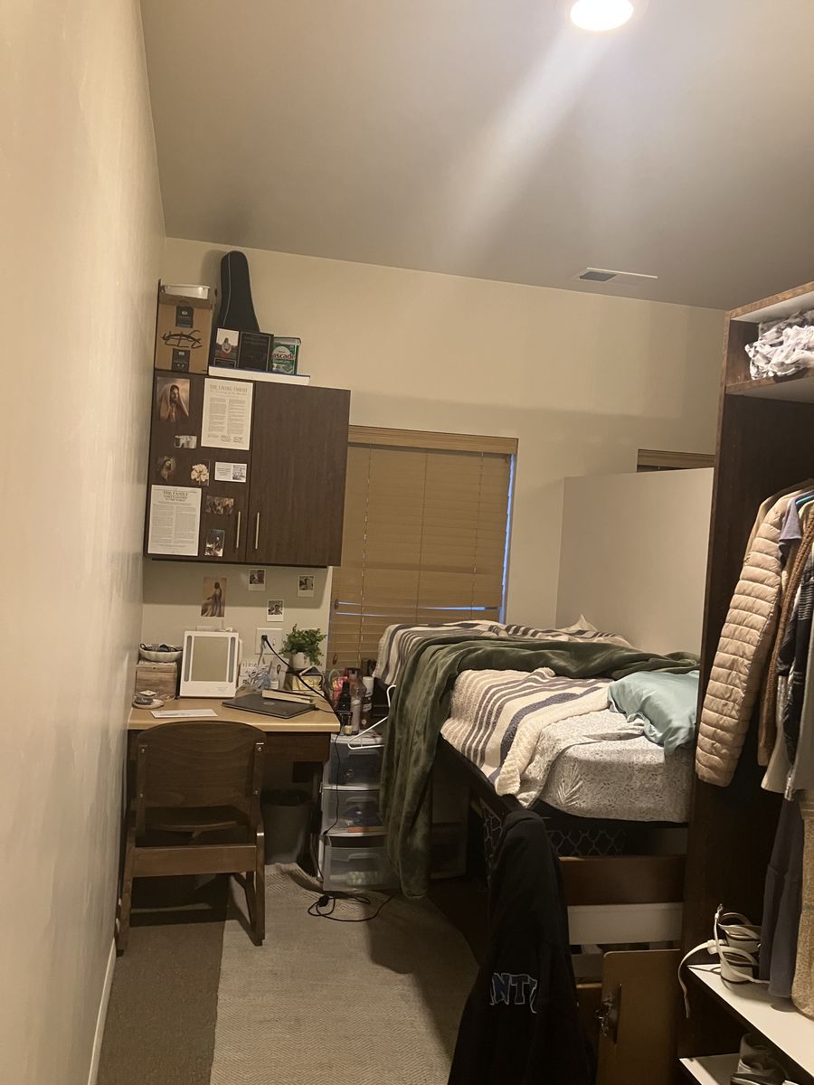 Female Student Needed-Gateway East LEASE TAKEOVER