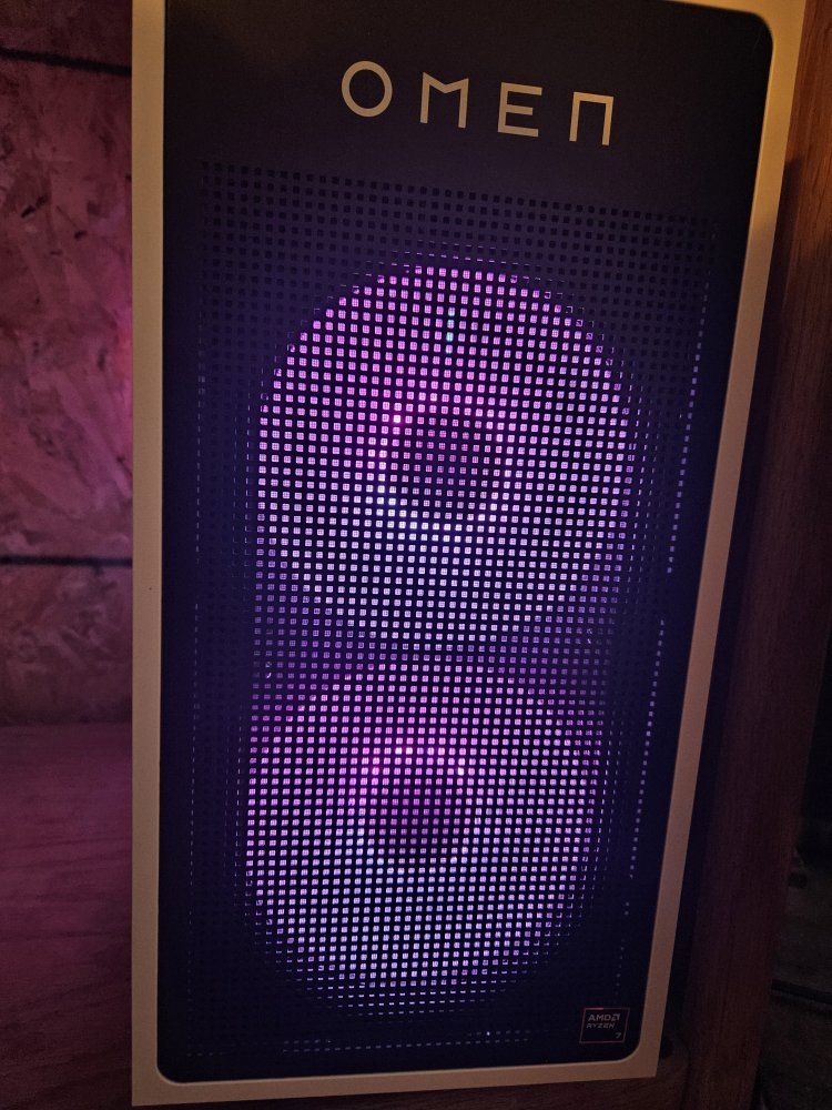 HP OMEN - 35L Gaming Desktop - AMD Ryzen 7 8700F 2024 - 32GB DDR5 Memory - NVIDIA GeForce RTX 5070 - 1TB SSD