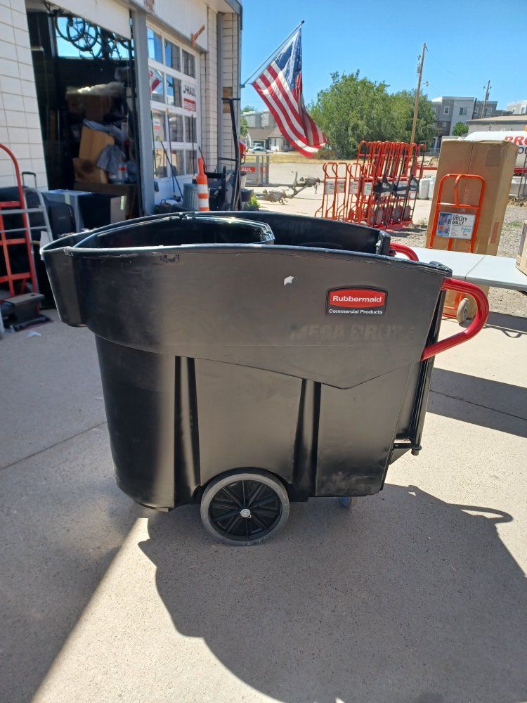 Rubbermaid Mega Brute mobile waste collector