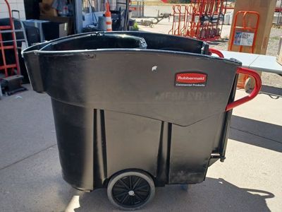 Rubbermaid Mega Brute mobile waste collector