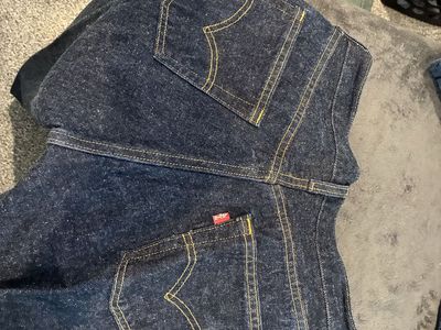 (VINTAGE)Levi's Men's Dark Wash Denim Jeans, Straight Leg, Size 31x36