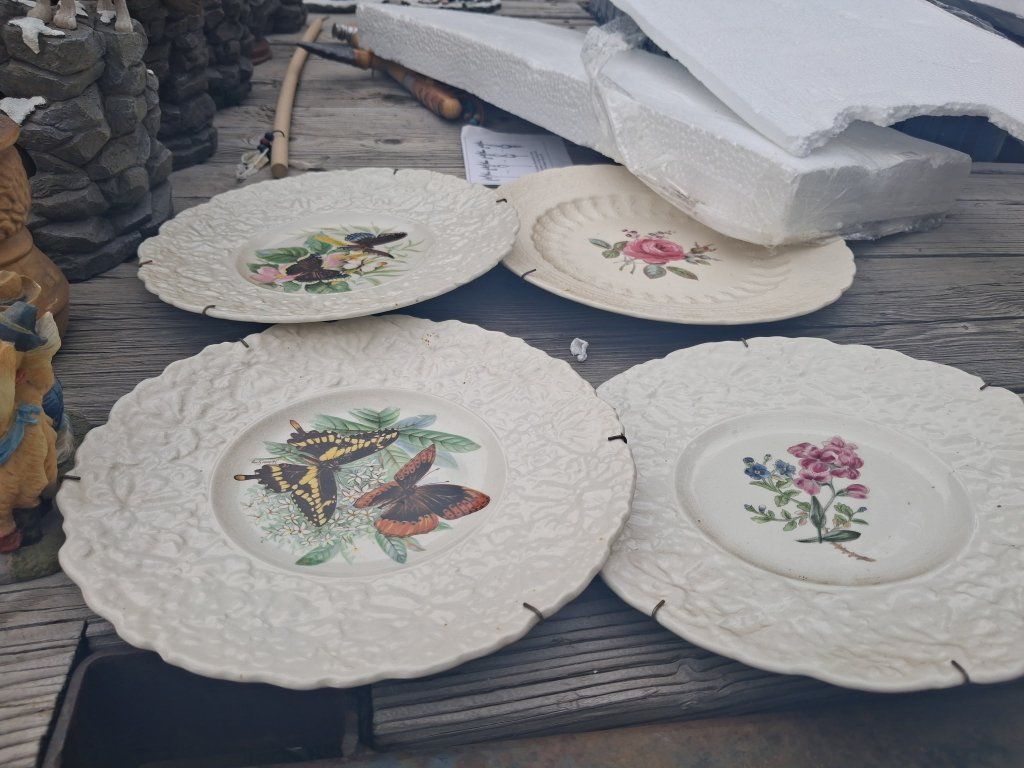 floral hanging plates