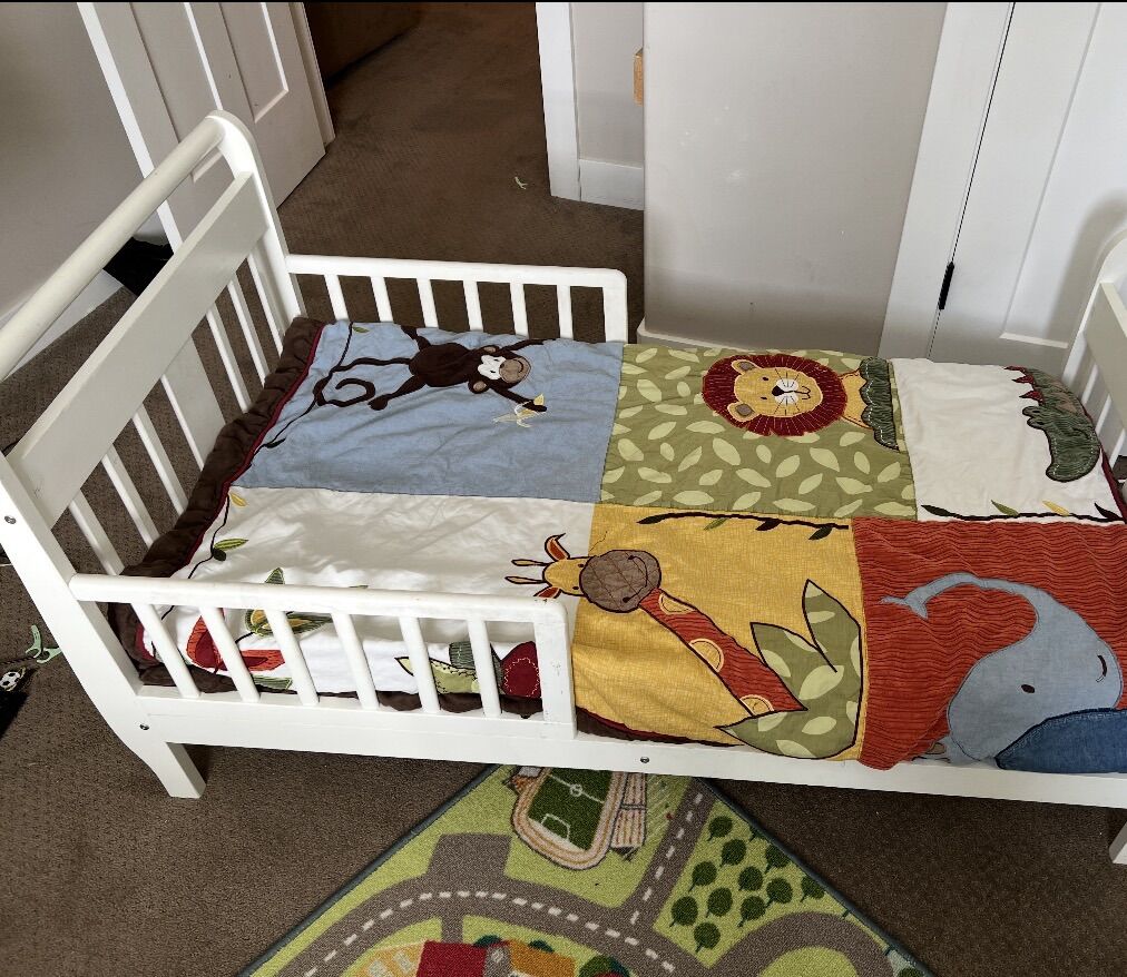 Toddler Bed With bedding