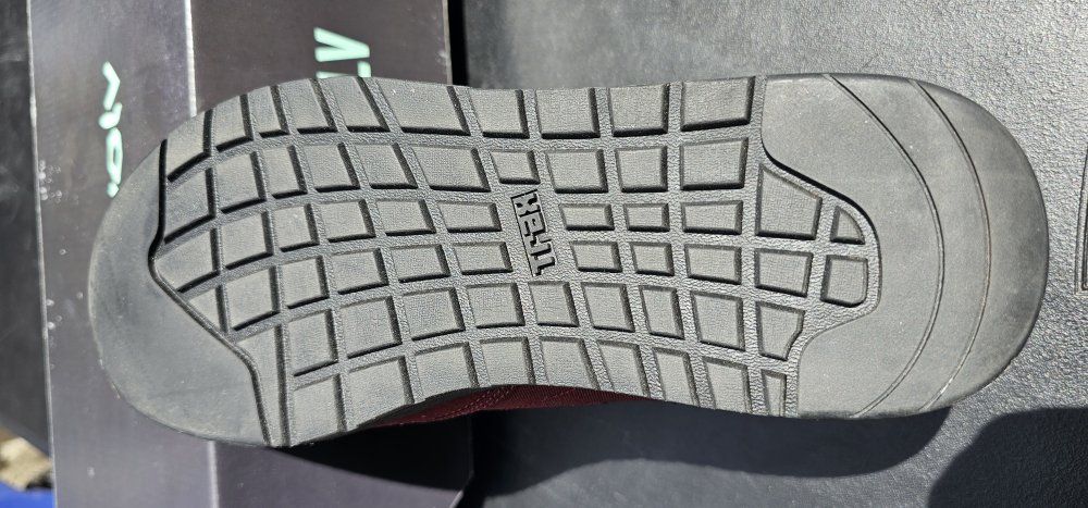 evolve approach shoe 9.5 women